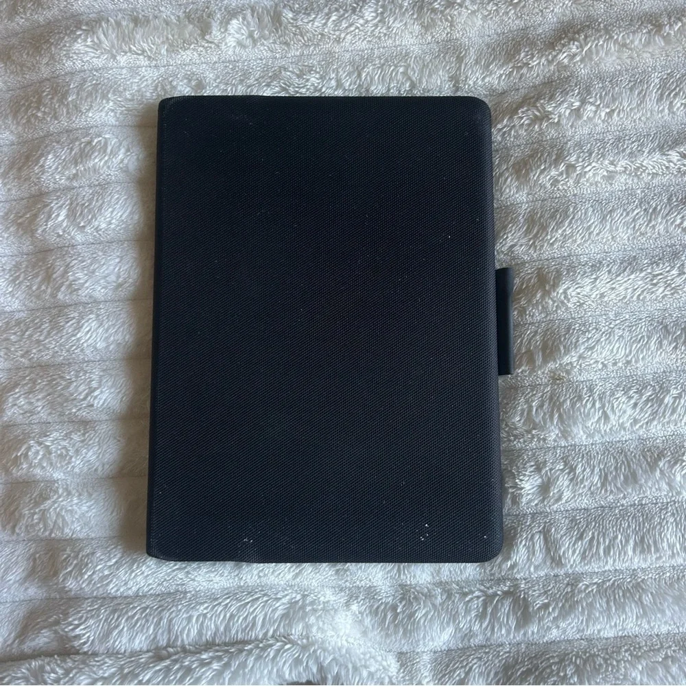 Logitech Slim Folio Keyboard Case for iPad (5th and 6th Generation) - Dark Gray - Picture 4 of 7